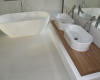 meble łazienkowe szafka pod umywalkę biały matowy blat orzech